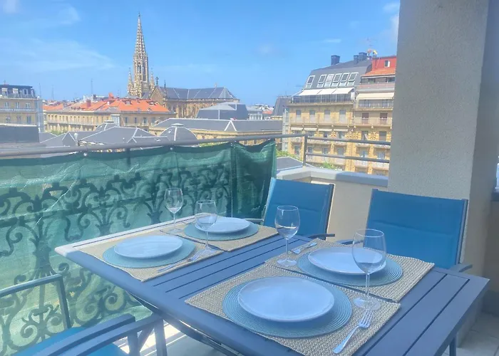 Mikain Terrace Cathedral View With Free Parking & Air Cond